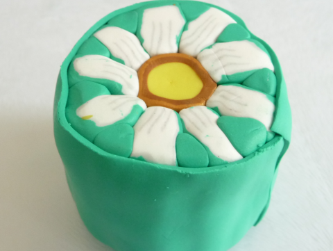 Clay flower stock rolled in flat green clay sheet