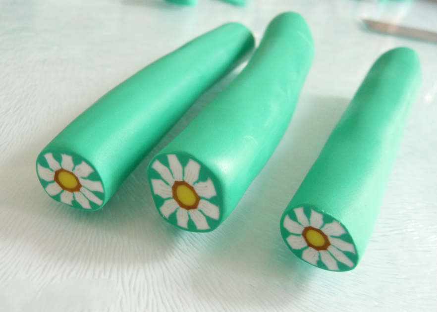 Stretched clay flower stock sliced